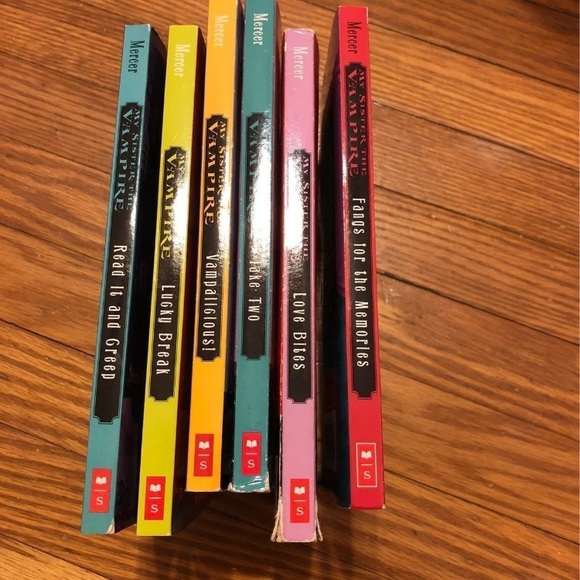 My sister the vampire book lot - Picture 2 of 2